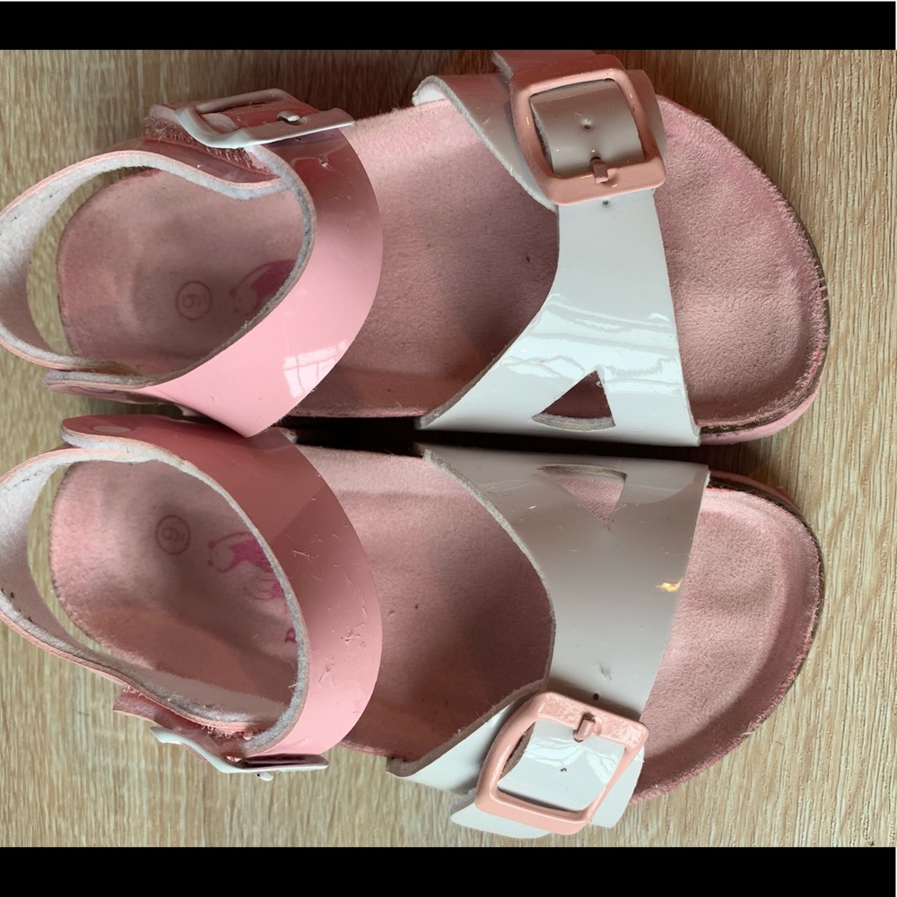 Sandals size 9